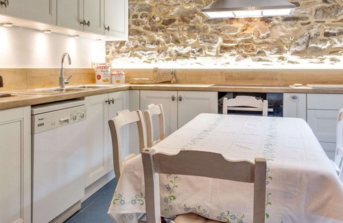 Le Mesnil Casa | Enticing Holiday Home in Viroinval near Forest
