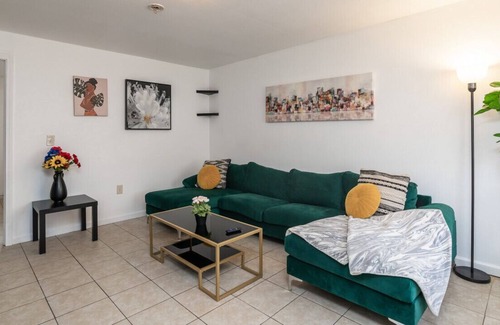 Northridge Apartamento | Entire 1-Bedroom Apartment