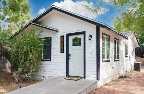 Alpine Casa | Entire 2 bedroom Pet Friendly Guest Cottage