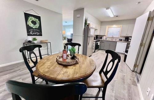 Deer Park Casa | Entire 3 bedroom 1 and half bath home in Deer Park high speed wifi