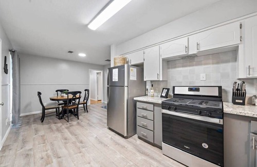 Deer Park Casa | Entire 3 bedroom 1 and half bath home in Deer Park high speed wifi