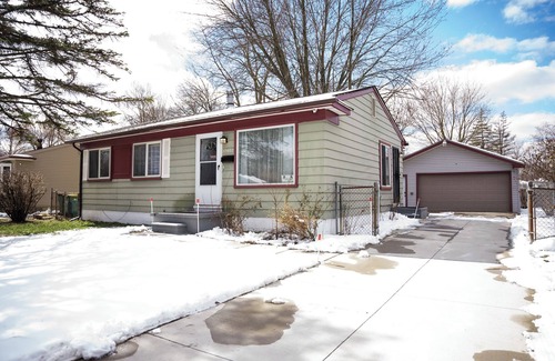 Romulus Casa | Entire 3 Bedroom Home. Newly renovated & Furnished