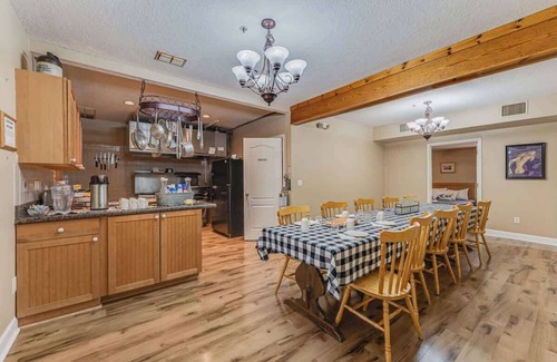 Chassahowitzka Cama Y Desayuno | Entire Boutique Hotel...walking distance to river