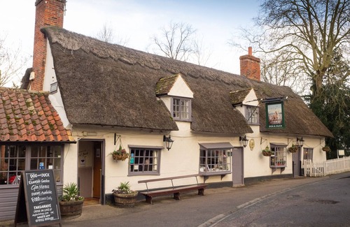 Linton Cabaña | Entire Cottage in Picturesque Village