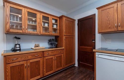 Oneonta Casa | Entire duplex - Two Families - Baseball Complex - 5 minute walk to Downtown