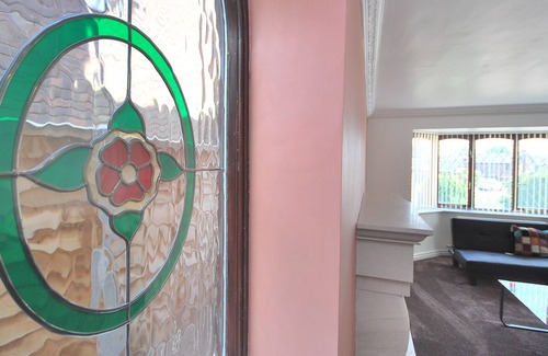 Bolton Villa | Entire, Exclusive 4 Bedroom 3.5 Bathroom Detached Villa in Greater Manchester