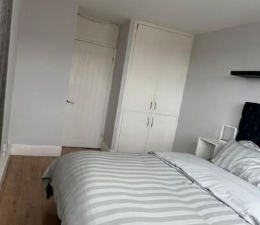 West Ham Apartamento | Entire flat with big living room, bedroom, balcony