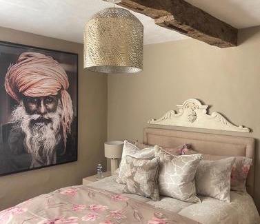 Henley-in-Arden Casa | Entire Georgian luxury house - 3 Storey- High St Henley-in-Arden -Two bedrooms-Sleeps 4 people Close to Stratford upon Avon - Warwick - Solihull - NEC