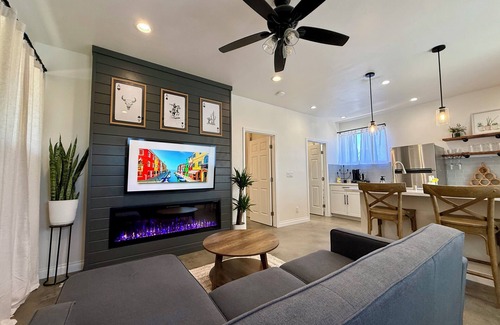 Mount Helix Cabaña | Entire guesthouse in Spring Valley, California