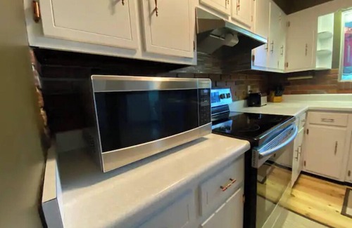 Lenox Casa | Entire home 4 mi to Montauk - Current River Ranch