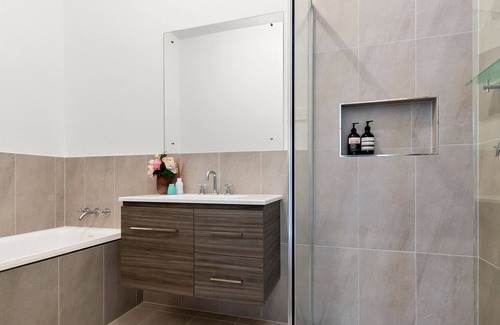 New Lambton Casa | Entire Home: 600m to Hospital; Local Shops + Park