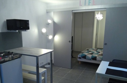 Lodeve Apartamento | Casa entera para 2. 30m2 en residencia con terraza privada de 8m2