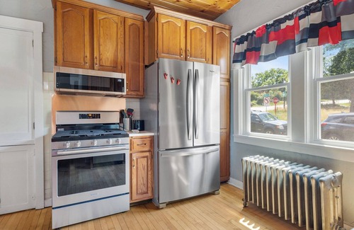 Glen Ellyn Casa | Entire house/4bd 1bath/Laundry/GlenEllyn/Lombard/Wheaton/FreeParking&WIFI