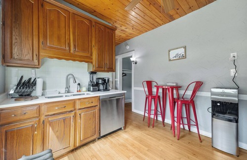 Glen Ellyn Casa | Entire house/4bd 1bath/Laundry/GlenEllyn/Lombard/Wheaton/FreeParking&WIFI