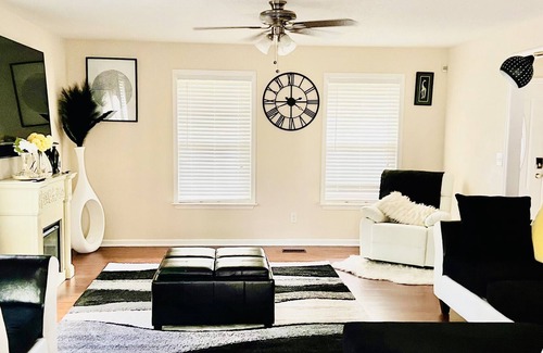 Portsmouth Casa | Entire house: Clean & spacious house 4 the family.