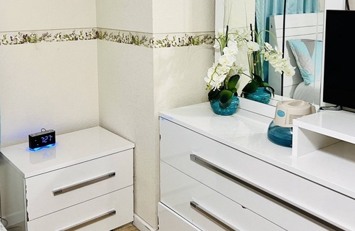 Portsmouth Casa | Entire house: Clean & spacious house 4 the family.