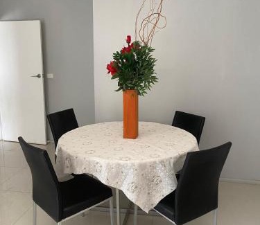 Melton Casa | Entire House close to Supermarket gym Restaurants