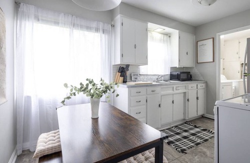 Strongsville Apartamento | Entire House Close To CLE Airport & BWU