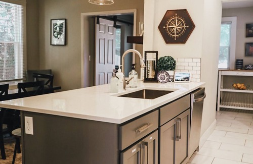 East Walnut HIlls Casa | Entire House, Great Location, Stylish decor!
