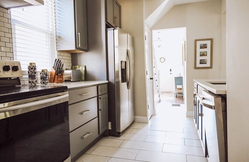 East Walnut HIlls Casa | Entire House, Great Location, Stylish decor!