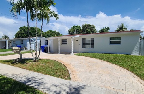 West Hollywood Villa | Entire house in Hollywood Fl close to Hard Rock hotel & Casino/Hard Rock Stadium