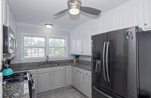 Central City Casa | Entire house +Pool+Hot Tube +1 car garage + EV Charger level 2-Tesla+ BBQ Grill