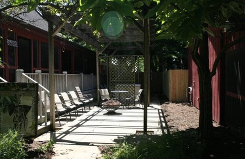 Utica Cama Y Desayuno | entire landers house, 4 bed,3.5 bath, sleep 8, no pet