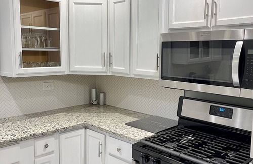 Chicago Heights Casa | Entire Luxurious Home. Free parking+Fast Wi-Fi Central Location. Private Getaway