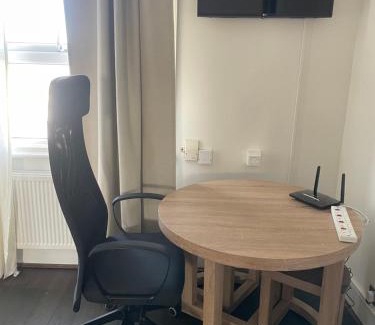 Harlesden Apartamento | Entire luxurious flat sleeps 4 persons