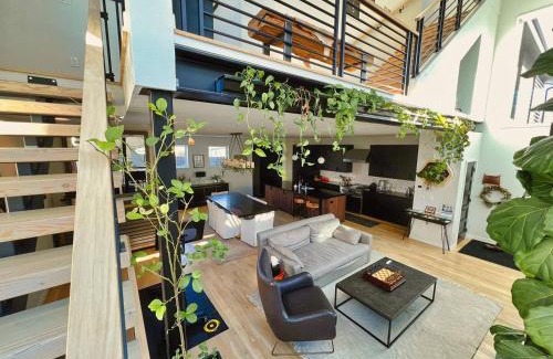 Villa Park Casa | Entire Luxury Home I Sleeps 8 I 10min To Downtown