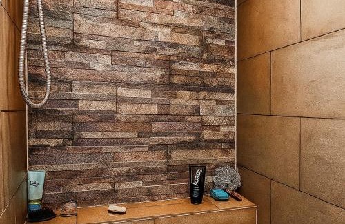 Birmingham Casa | Entire luxury house Free Parking accommodations for contractors and long stays