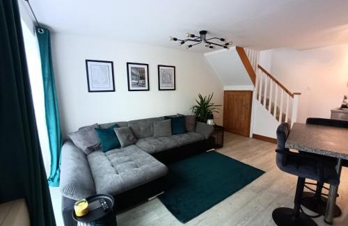Alverstoke Apartamento | Entire modern cottage close to beach - Pet friendly
