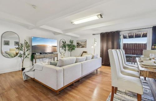 La Presa Casa | Entire Private 4-Bedroom Home w Gated Yard, Parking, King Bed, Available Now