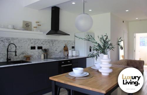 Iffley Apartamento | Entire rental unit hosted by Lux Living