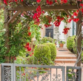 North of Montana Casa | Entire Second Flr - Santa Monica Luxury Roman Villa