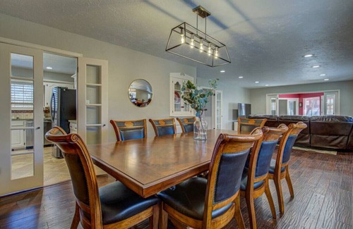 Norman Casa | Entire Spacious, Cozy home with backyard retreat