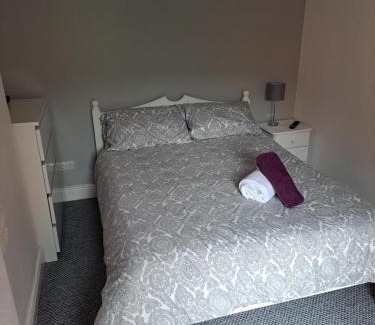 Longford Casa | Entire town house with free parking