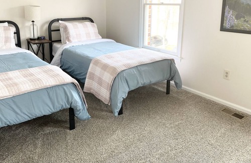 Bolivar Casa | Entire townhome 1/2 mile from historic Harpers Ferry