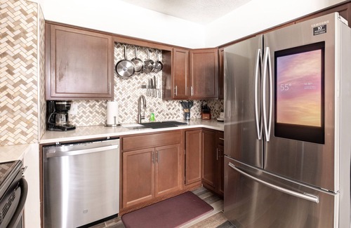 Fairview Park Apartamento | Entire Two-Bedroom Full Bath Full Kitchen Apt with parking @ Georgetown Villas!