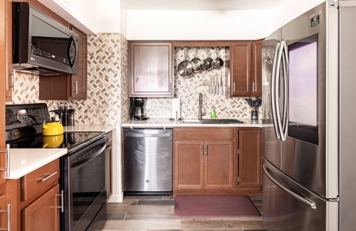 Fairview Park Apartamento | Entire Two-Bedroom Full Bath Full Kitchen Apt with parking @ Georgetown Villas!