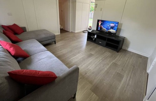 Grafton Casa | Entire two Bedroom Cottage with Massive private yard