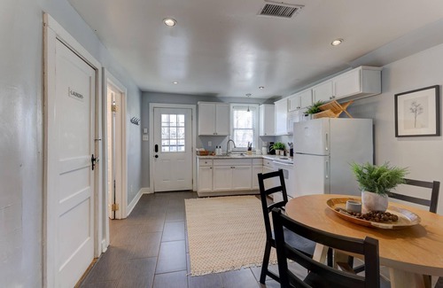 Midtown Apartamento | ENTIRE UNIT: Charming 1BR Midtown Oasis - Walk to Dining, Parks, and More