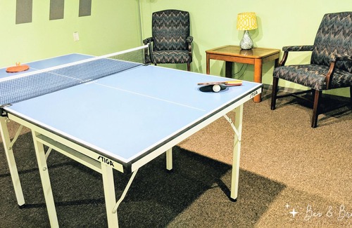 Dundee-Happy Hollow Historic District Casa | Entire Upscale 1King-2Queen Townhouse 🔼 PING PONG & AIR HOCKEY 🔼 55"TV