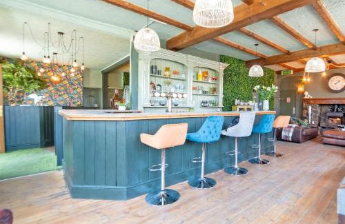 Coelbren Casa | Entire Venue with Accommodation Sleeps up to 19 - Waterfall Country Escape Wales