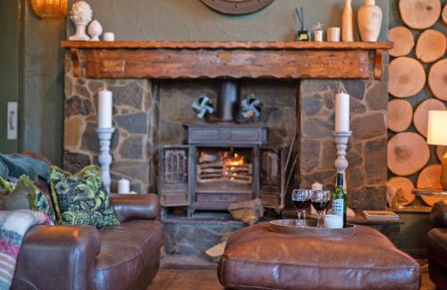 Coelbren Casa | Entire Venue with Accommodation Sleeps up to 19 - Waterfall Country Escape Wales