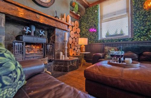 Coelbren Casa | Entire Venue with Accommodation Sleeps up to 19 - Waterfall Country Escape Wales