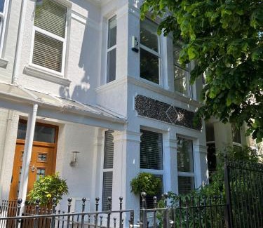 Plymouth Casa | Entire Victorian House 3 bedrooms
