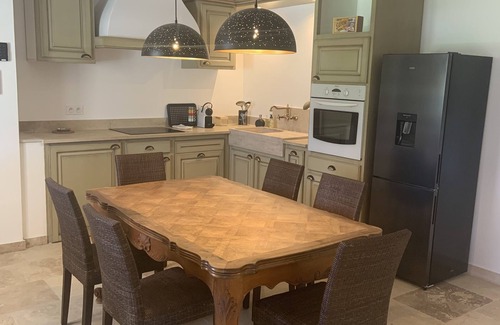 Pernes-les-Fontaines Casa | Entire villa in quiet, not overlooked location