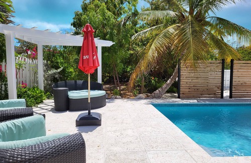 Leeward Settlement Casa | Entire Villa for Rent, Leeward / Grace Bay, Short Walk to Sunset Beach