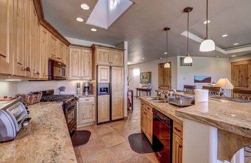 St. George Casa | Entrada 2 BR, 2BA Waterside Villa w/Full Kitchen & 2 Private Garages